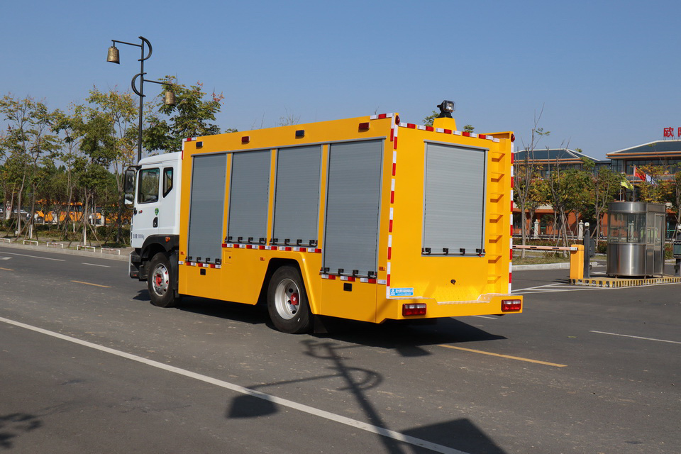 東風D9大流量排水車2.JPG